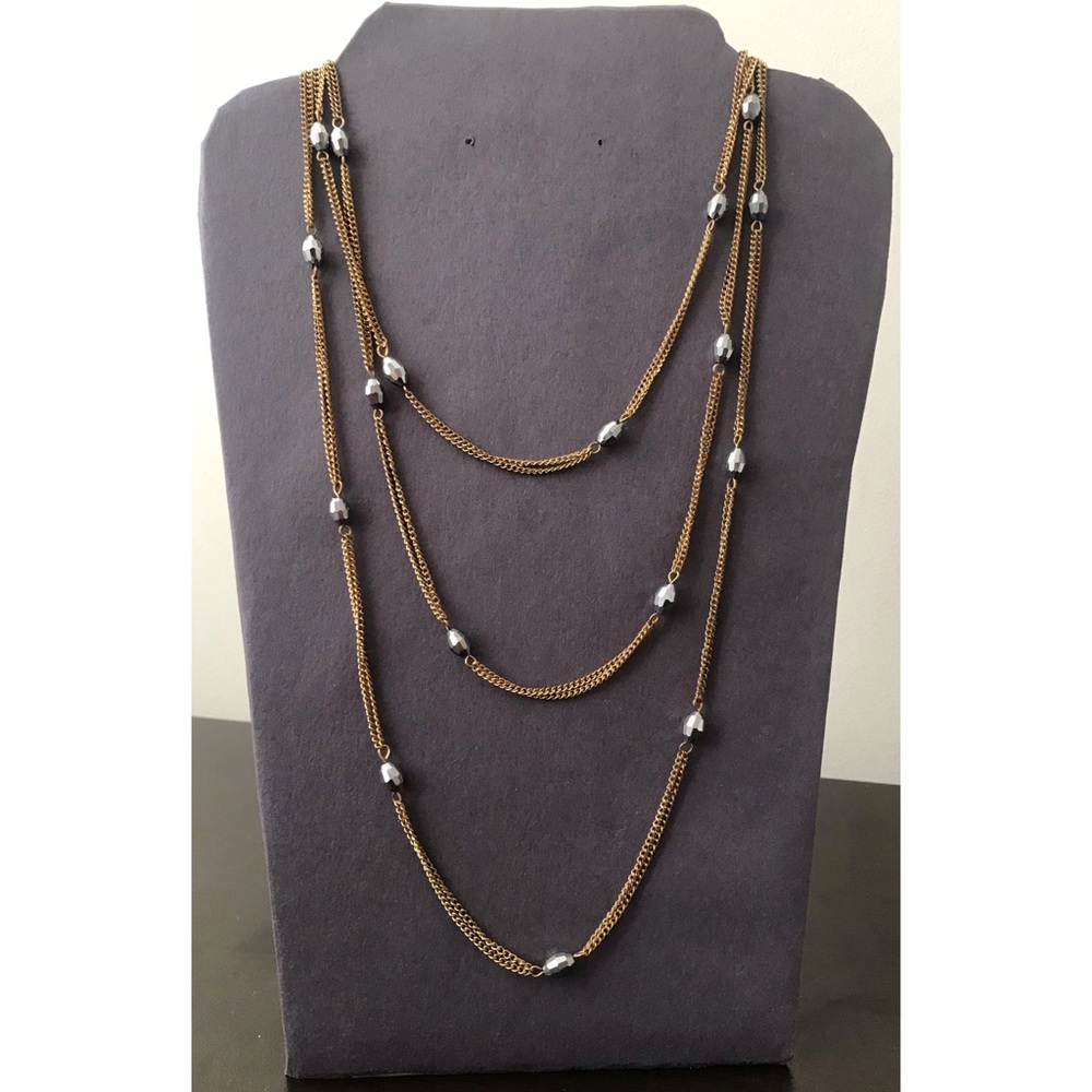 Multi-styles necklace.